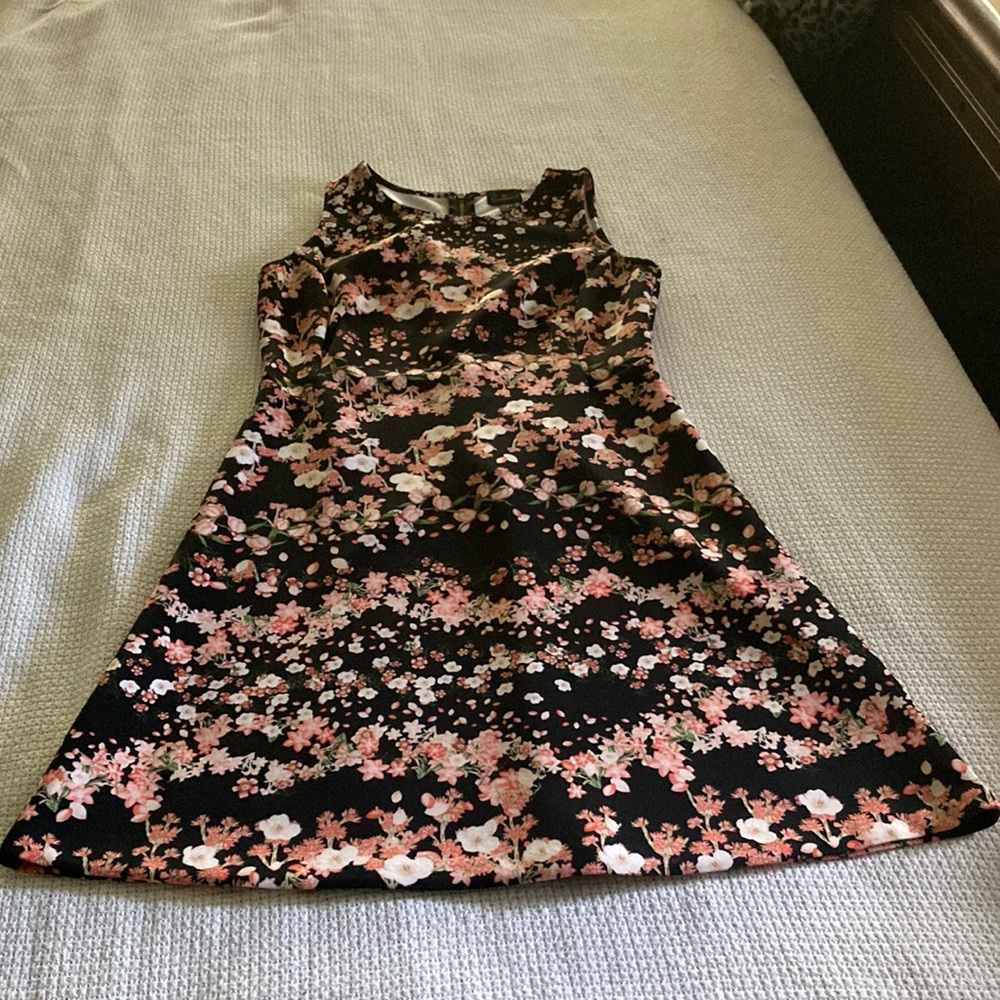 Flower dress casual style.